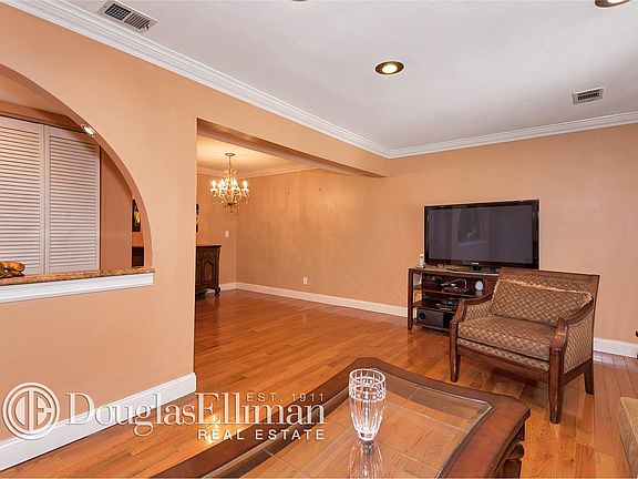 3rd image of 1 Woodtree Dr