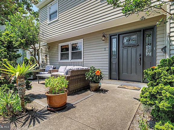 3rd image of 5 Exeter Ct