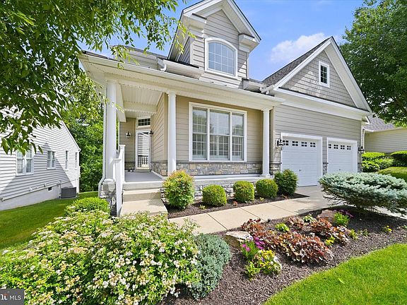 3rd image of 66 S Valentine Dr