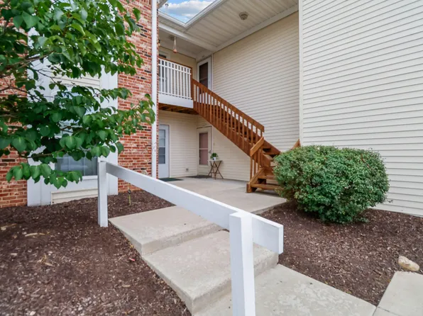 856 Edgewood Glen Dr, Valparaiso, IN 46385