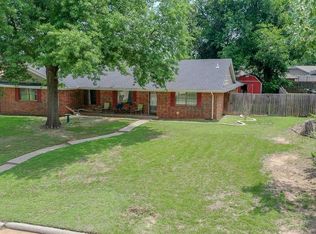 109 Saint Charles Pl, Chickasha, OK 73018