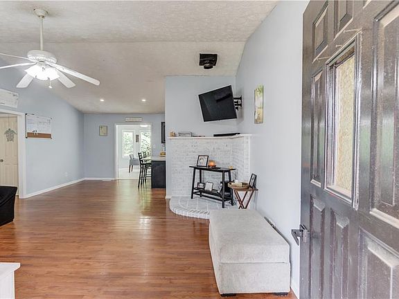 5th image of 3305 Ladd Dr