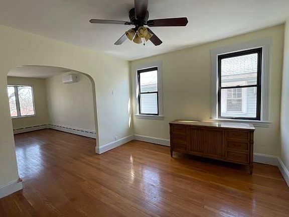 3rd image of 239 Kingsley Ave