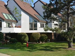 24 Harbour Pointe Cmn, Buffalo, NY 14202