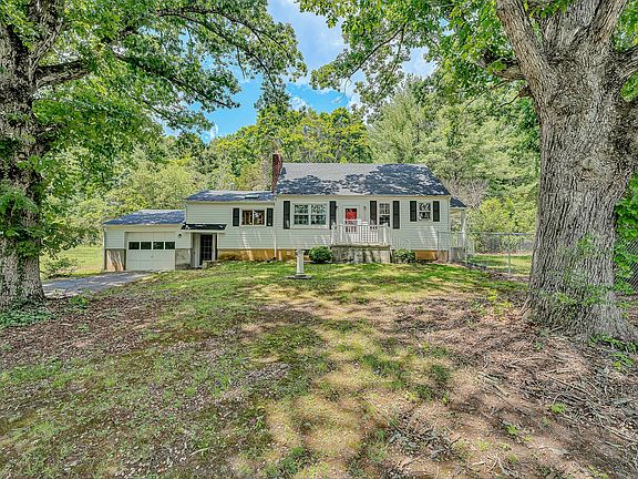 2nd image of 2908 Loch Haven Dr