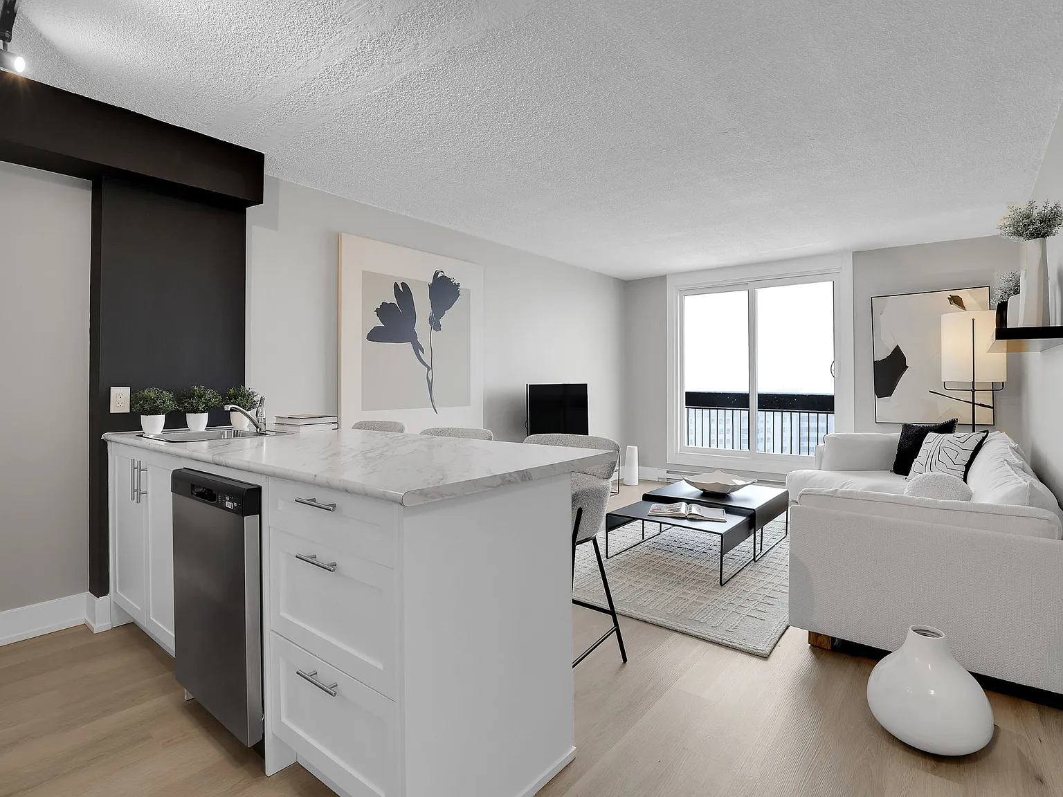 Aspen Tower Apartments — Photo 3