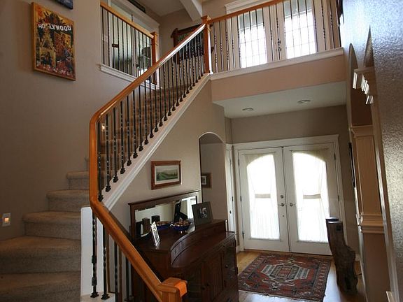 Entrance Foyer & Stairway