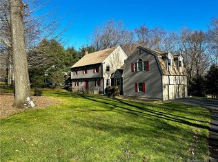 8 Essex Ln, Woodbury, CT 06798