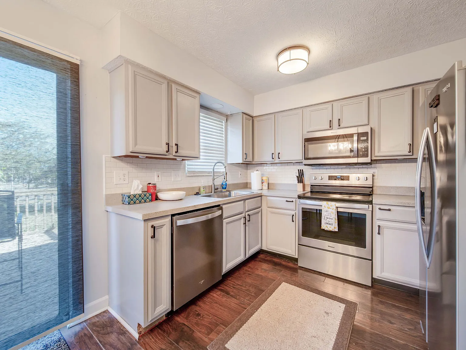 2 bed, 1256 sqft, $1,800 — Photo 3