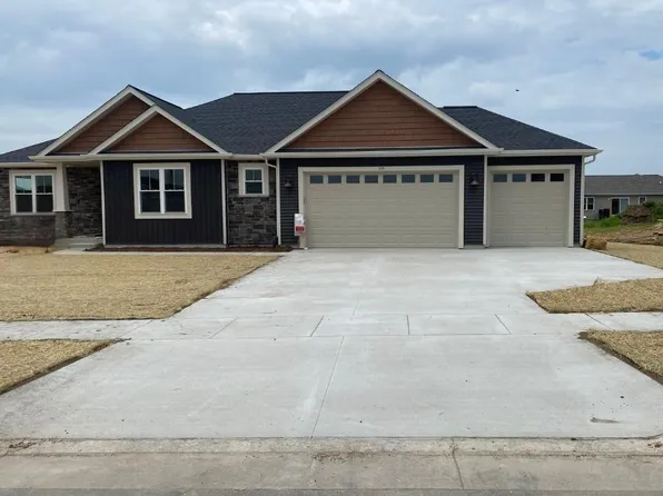 335 Ridgeview Dr, Lake Mills, WI 53551