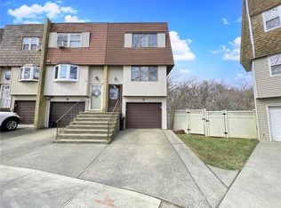 4 Russek Dr, Staten Island, NY 10312