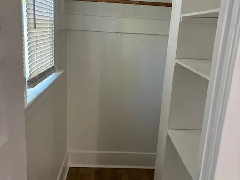 404 W Walnut St — Photo 11