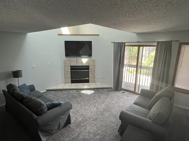 2823 Springdale Ln — Photo 4