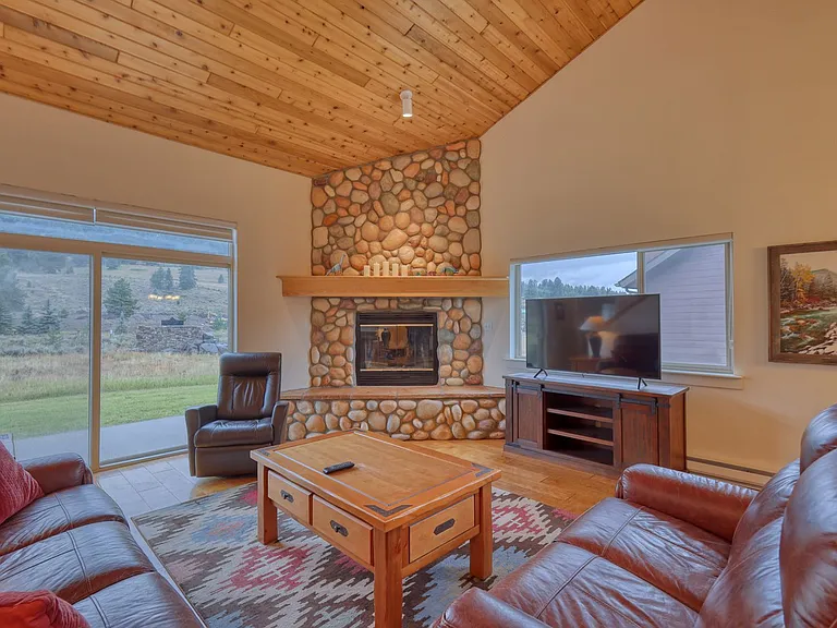 313 Firelight Dr — Photo 10