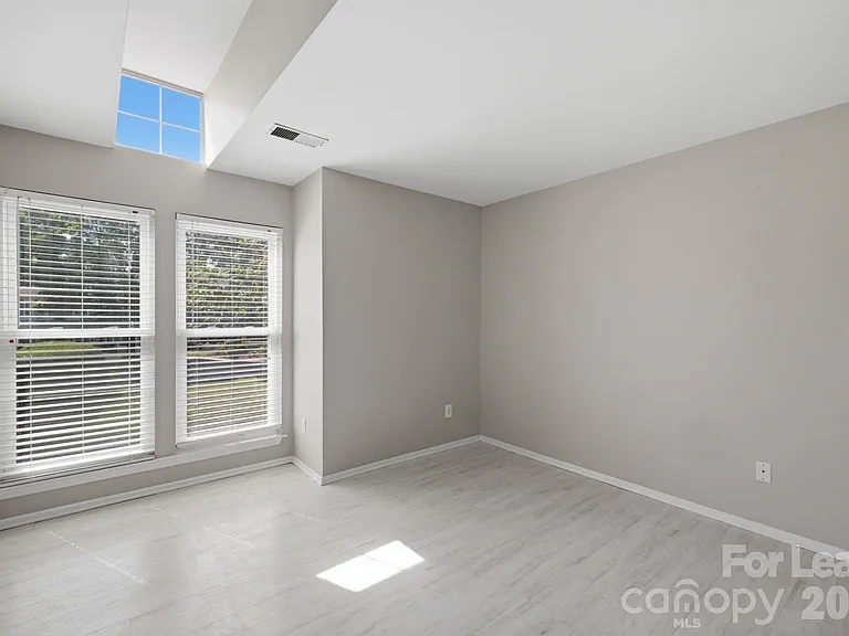 18841 Vineyard Point Ln — Photo 10