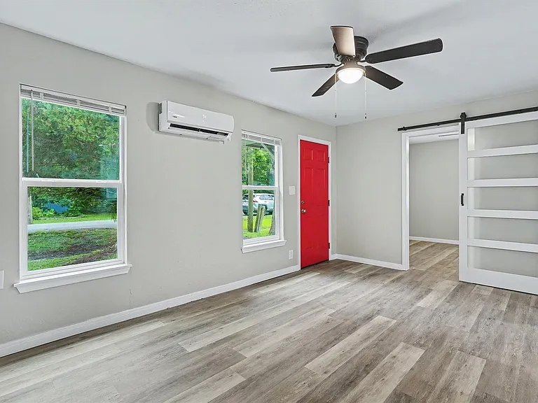 422 Waco Ave N — Photo 4