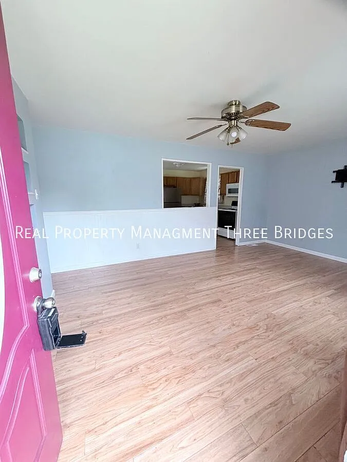 Amazing 3 Bedroom Florissant Home — Photo 1