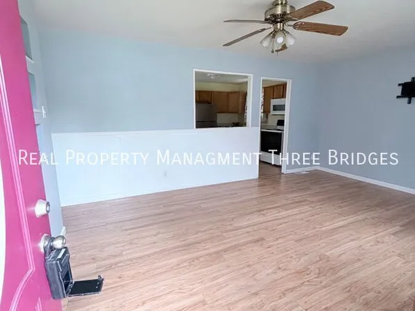 1725 Fernbrook Ln, Florissant, MO 63031