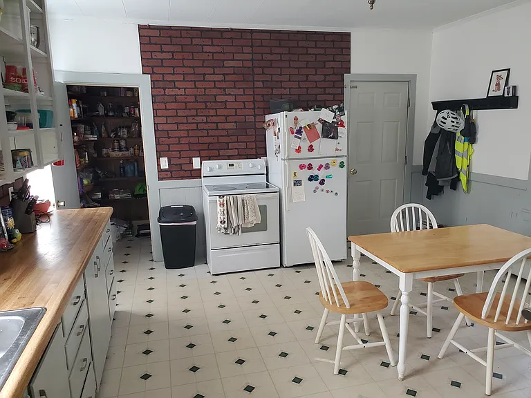 152 Brown St #1 — Photo 4