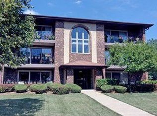 7555 Sheridan Dr APT 1E, Willowbrook, IL