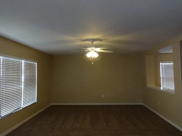 3 bed, 2.5 bath, 2813 sqft, $2,930 — Photo 3