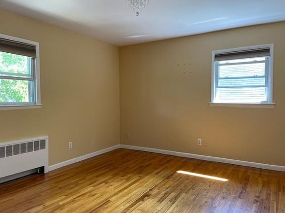 2nd image of 715 Tulip Ave