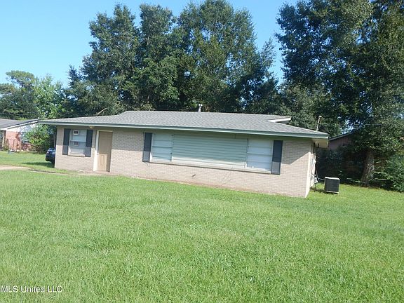 2nd image of 107 Holly Cir