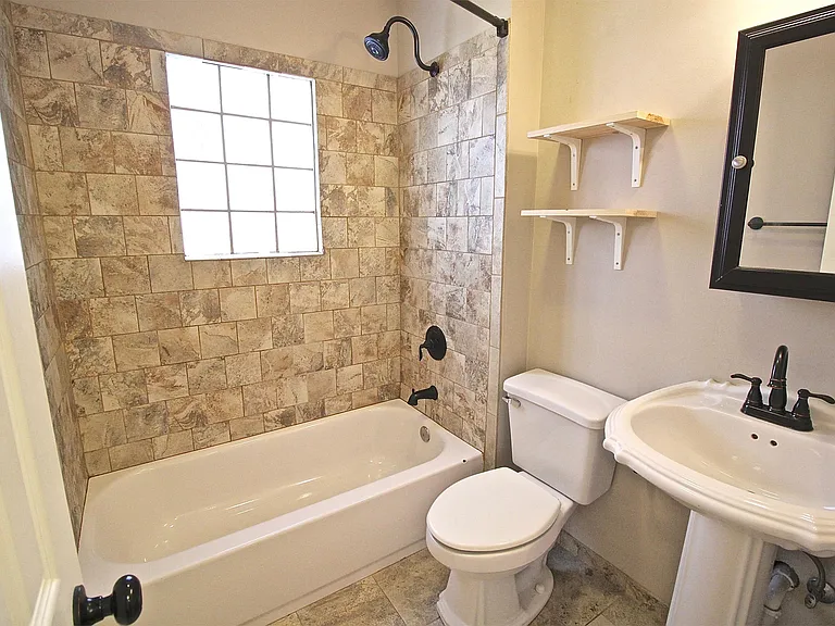 2803 Charlotte St #1S — Photo 11
