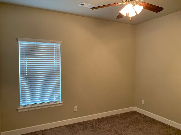 1513 Crestwood Hills Ln — Photo 14
