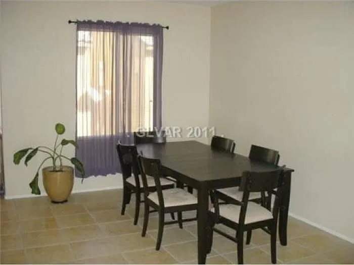 3 bed, 2.5 bath, 1803 sqft, $1,000 — Photo 2