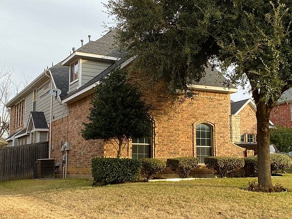 3rd image of 828 Luxor Ct