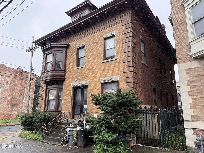 3rd image of 402 Clinton Avenue