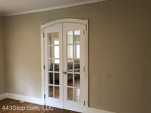 5th image of 1502 Rosemary Ln