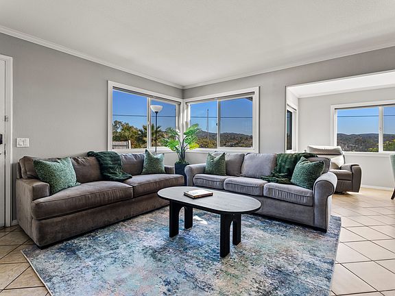 3rd image of 401 Lado De Loma Dr