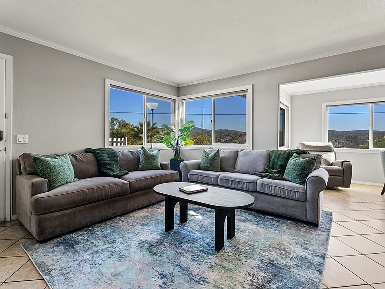 401 Lado De Loma Dr — Photo 3