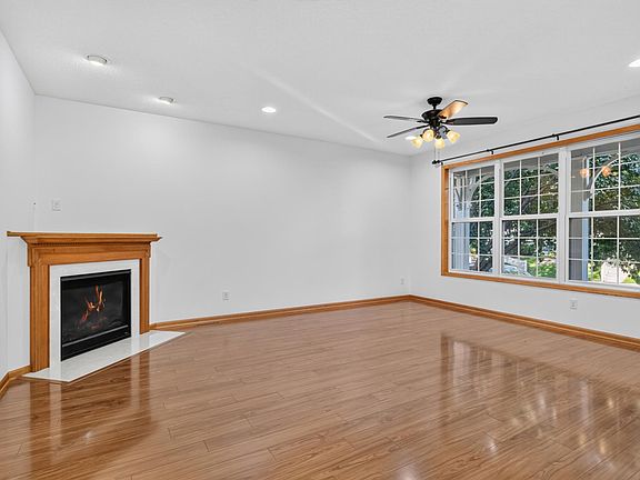 4th image of 10008 Iris Ln