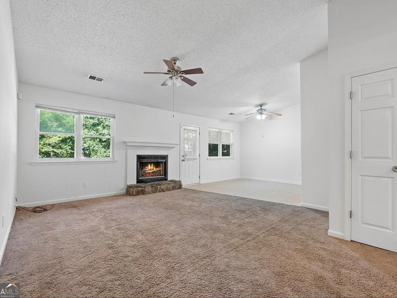 3 bed, 1395 sqft, $1,950 — Photo 4