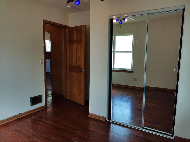 1417 W 3rd St — Photo 11