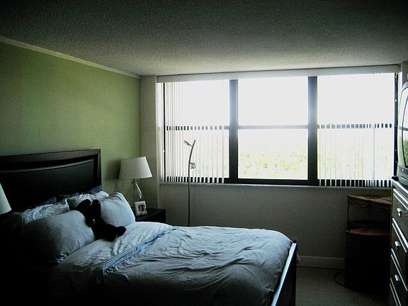 3rd image of 2450 NE 135th St APT 706