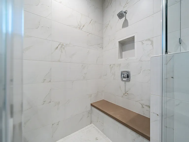16205 Camden Cir — Photo 37