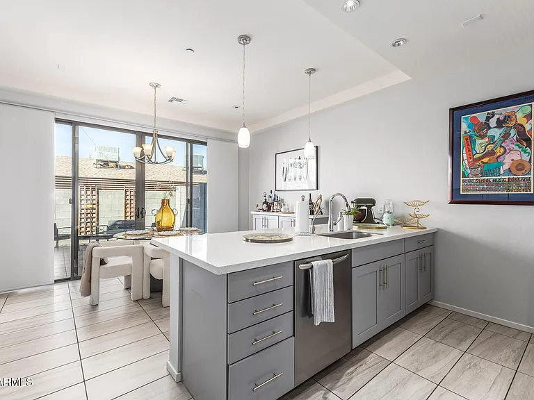 2740 E Roma Ave — Photo 13