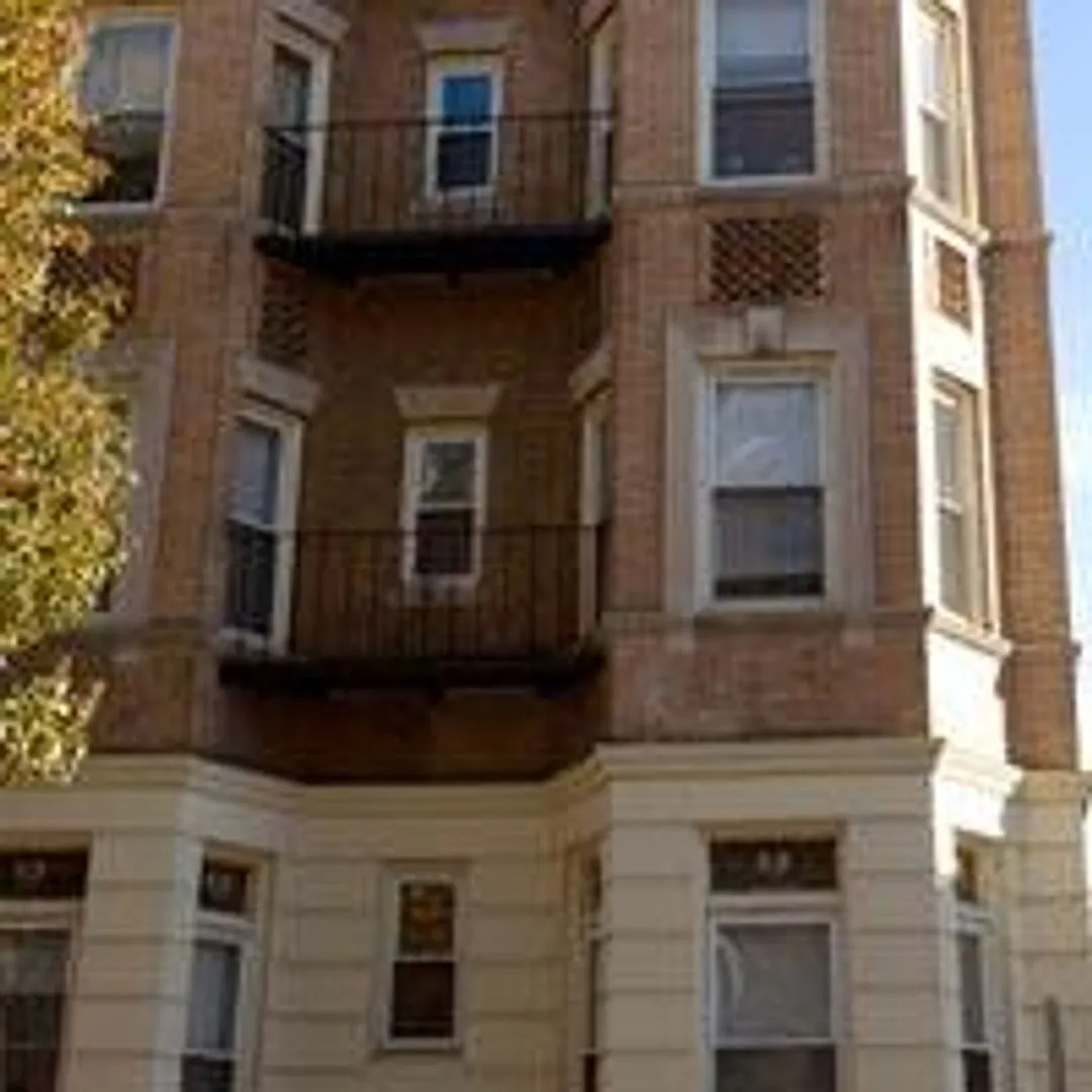 Fenway 4 Bed Heat & Hot Water Included Cat Friendly No Fee 6/1 — Photo 1
