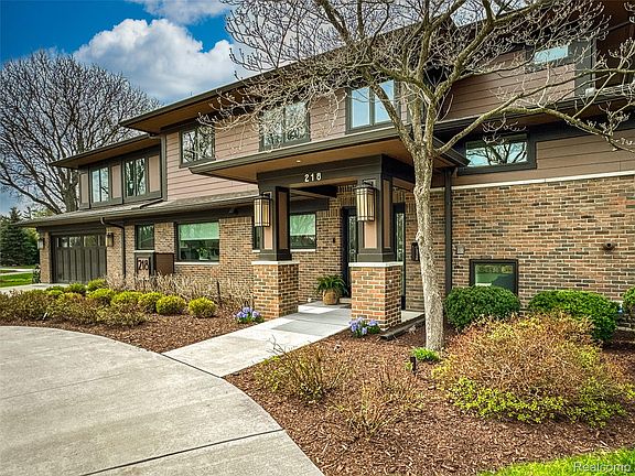 3rd image of 218 Hillboro Dr
