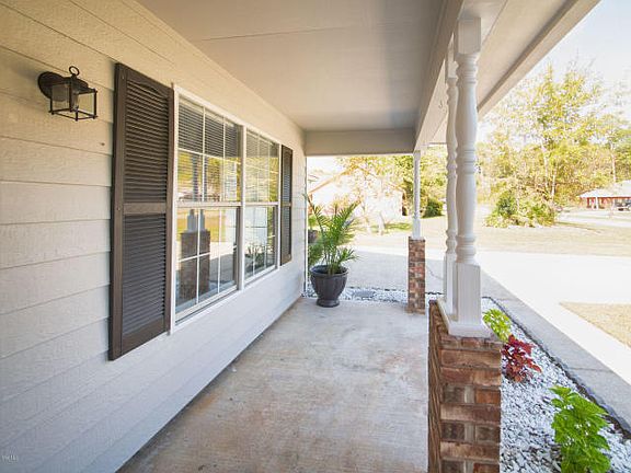 3rd image of 2207 Dolphin Dr