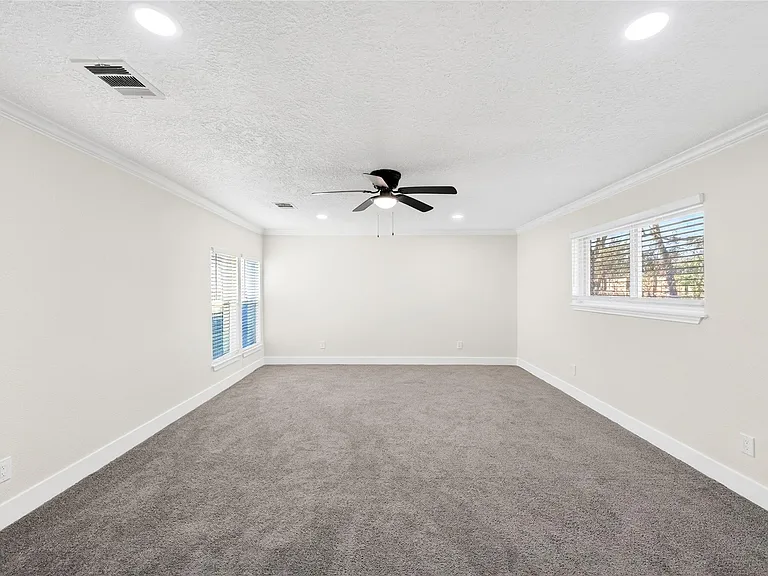 535 Elton St — Photo 4