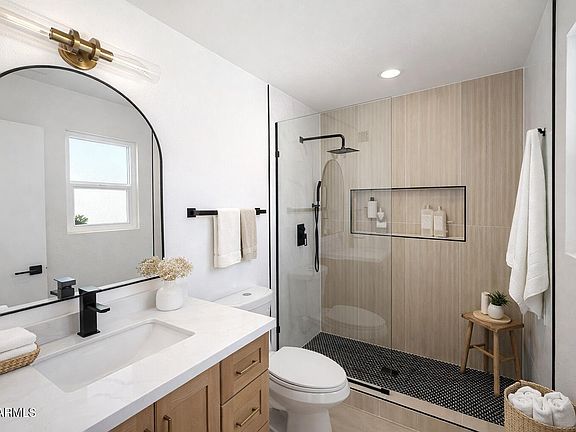 4th image of 8618 W CLARENDON Avenue