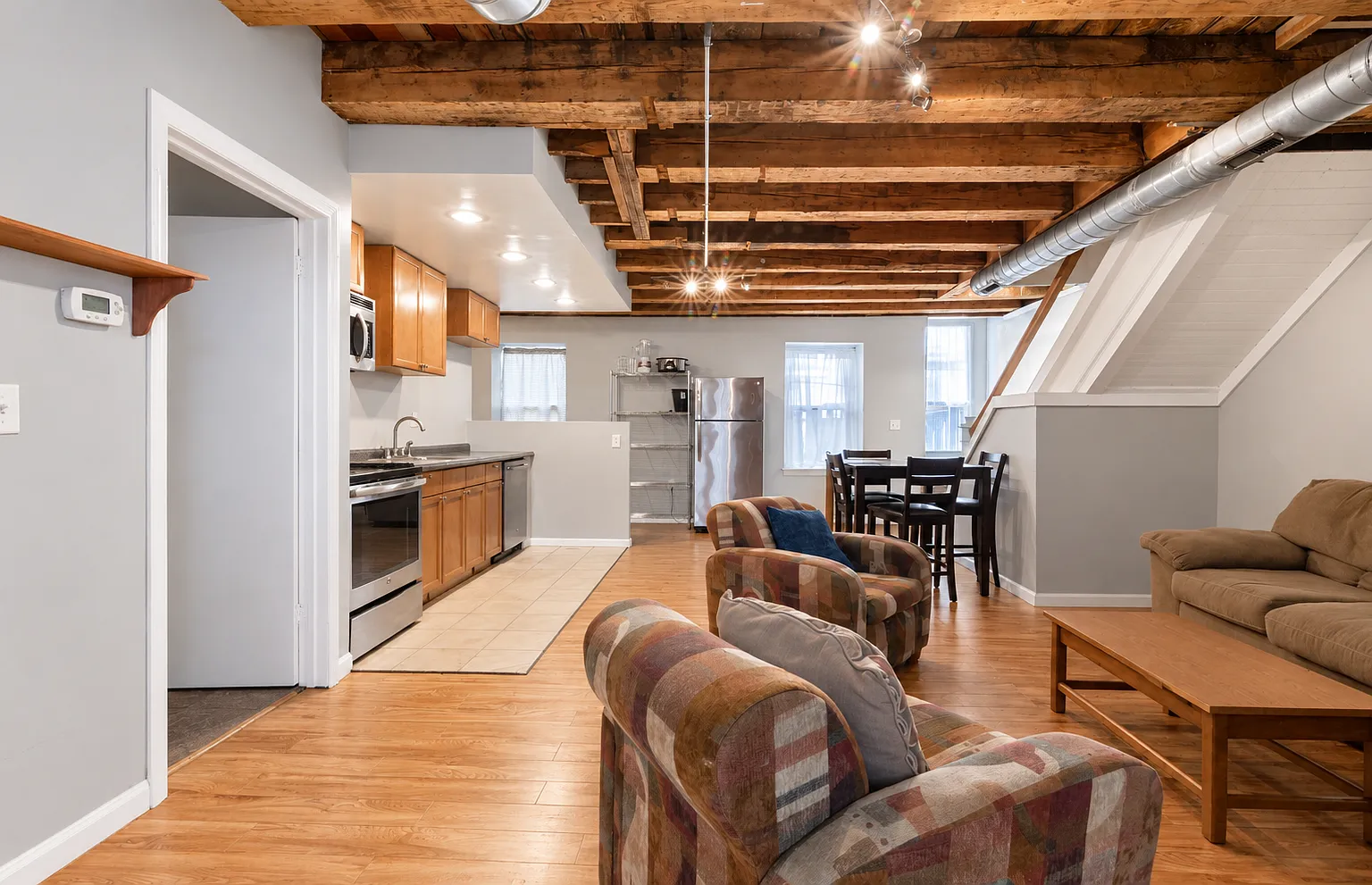 6 bed, 2400 sqft, $4,800 — Photo 1