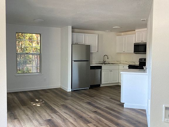 4th image of 3118 Morrison Rd W APT A