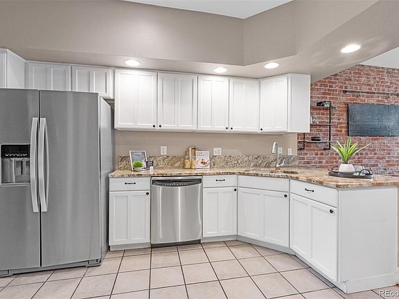 4th image of 1100 N Logan Street #1