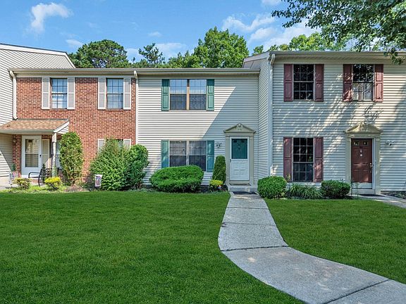 4th image of 54 Greenwich Dr